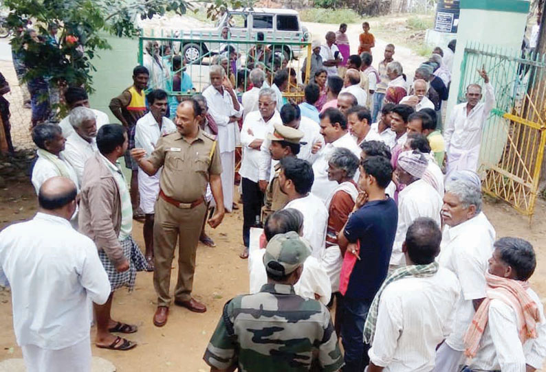 தாளவாடியில் வனச்சரக அலுவலகத்தை விவசாயிகள் முற்றுகை