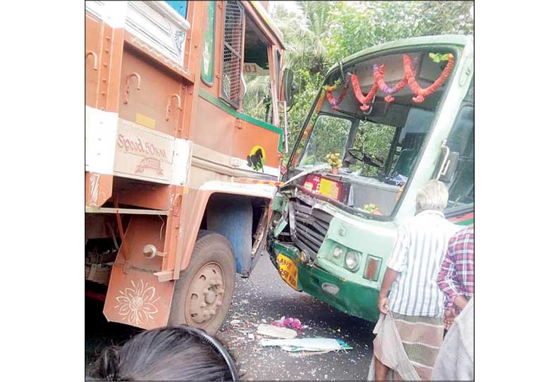 கூடலூரில் அரசு பஸ் மீது லாரி மோதல் கண்டக்டர் உள்பட 5 பேர் படுகாயம்