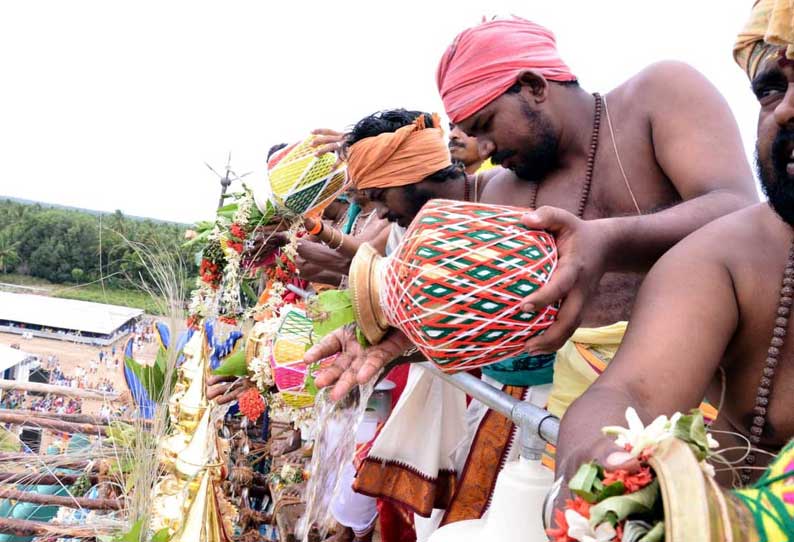 வடகாடு முத்துமாரியம்மன் கோவில் குப்பாபிஷேகம் திரளான பக்தர்கள் பங்கேற்பு