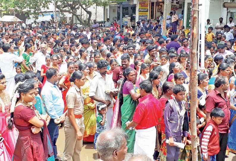 திசையன்விளை சுடலை ஆண்டவர் கோவிலில் மஞ்சள் பெட்டி ஊர்வலம் திரளான பக்தர்கள் கலந்து கொண்டனர்