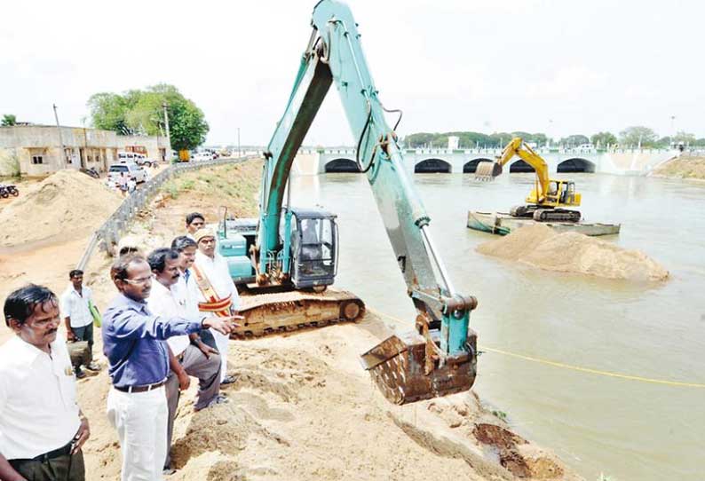 கல்லணைக்கால்வாய் தலைப்பில் மணல் திட்டுகளை அகற்றும் பணி தீவிரம் கலெக்டர் ஆய்வு