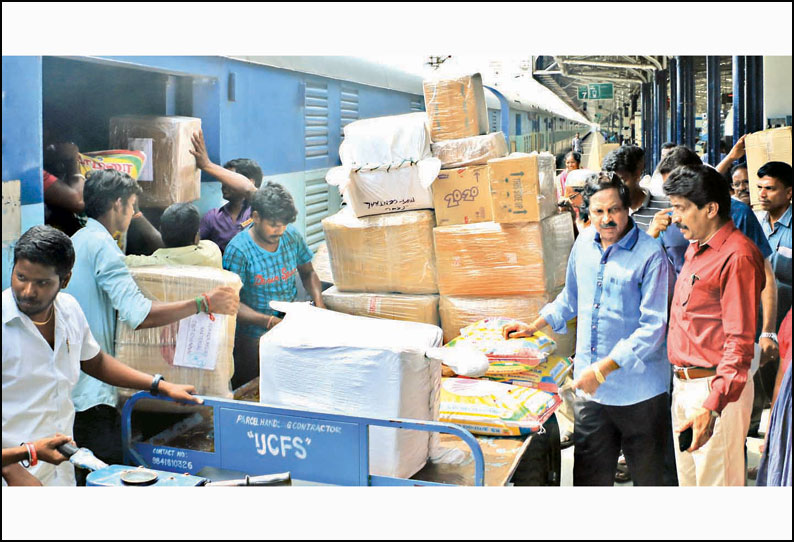 கேரளாவுக்கு நிவாரண பொருட்கள் சென்னையில் இருந்து ரெயில் மூலம் அனுப்பப்பட்டது