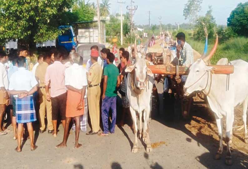 பாகூர் பகுதிகளில் அதிக விலைக்கு மணல் விற்பனை செய்வதால் மாட்டுவண்டிகள் சிறைபிடிப்பு