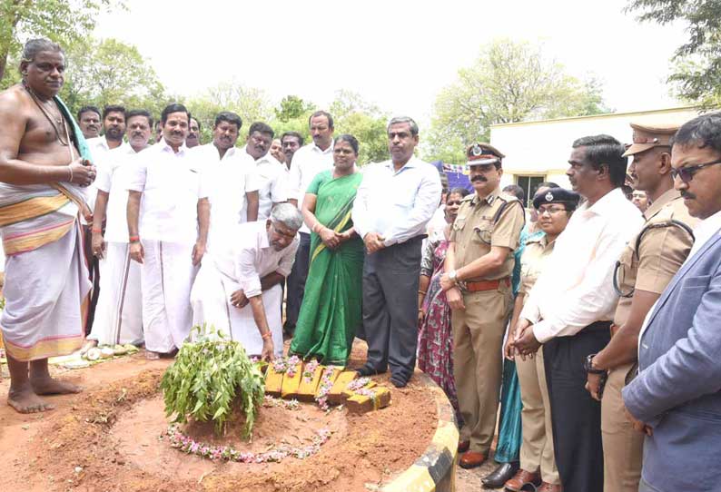 ரூ.1¼ கோடியில் குழந்தைகள் போக்குவரத்து பூங்காவை மேம்படுத்த திட்டம் அமைச்சர்கள் அடிக்கல் நாட்டினர்