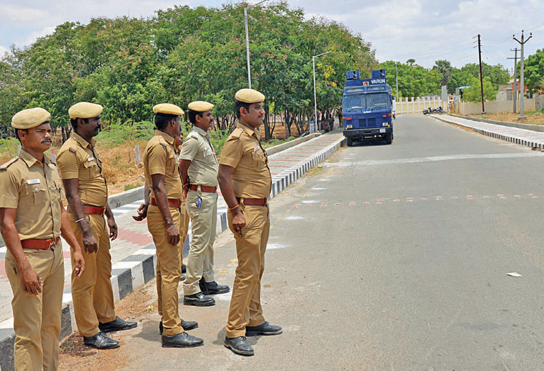 துப்பாக்கி சூடு சம்பவம் நடந்து 100-வது நாள்: தூத்துக்குடியில் பலத்த போலீஸ் பாதுகாப்பு கிறிஸ்தவ ஆலயத்தில் சிறப்பு திருப்பலி