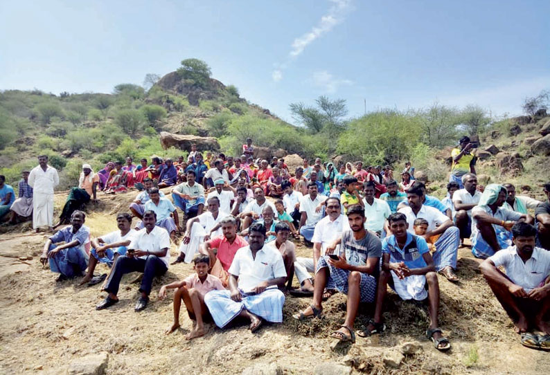 சங்கரன்கோவில் அருகே மலையில் குடியேறி கிராம மக்கள் போராட்டம்