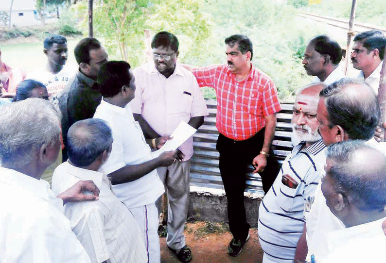 அம்பை அருகே ரெயில்வே தரைப்பாலம் அமைக்க எதிர்ப்பு: அதிகாரிகளை பொதுமக்கள் முற்றுகையிட்டதால் பரபரப்பு