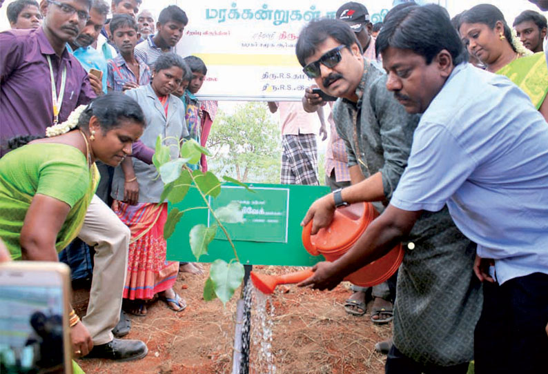 ‘ஒவ்வொருவருக்கும் தந்தை கதாநாயகன், தாய் கதாநாயகி’ நடிகர் விவேக் பேச்சு