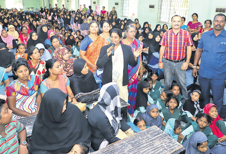 பெண் குழந்தைகள் பாதுகாப்பு பற்றி விழிப்புணர்வு முகாம் சட்டப்பணிகள் ஆணைக்குழு நடத்தியது