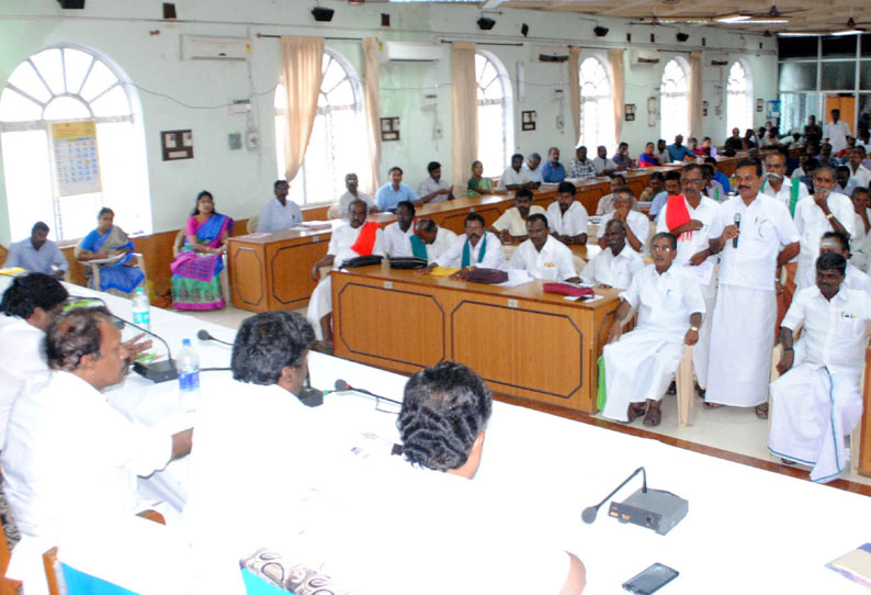 புதுக்கோட்டையை இயற்கை பேரிடர் பாதித்த மாவட்டமாக அறிவிக்க வேண்டும் விவசாயிகள் குறைதீர் கூட்டத்தில் வலியுறுத்தல்