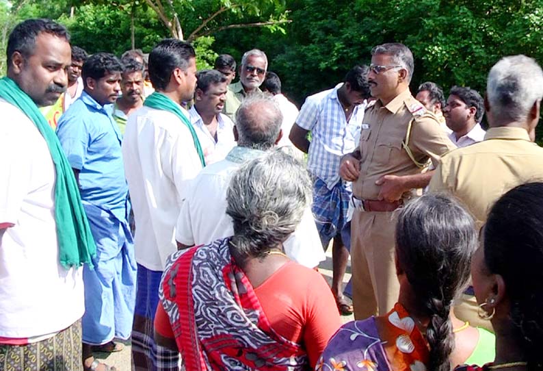 ஆக்கிரமிப்பை அகற்றக்கோரி பொதுமக்கள் சாலை மறியல் முயற்சி