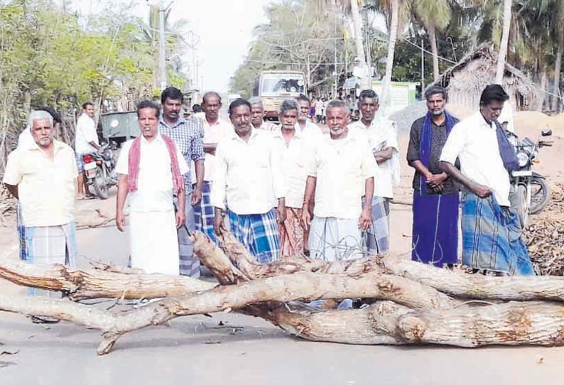 அறந்தாங்கி, கீரமங்கலம், திருவரங்குளம் பகுதிகளில் குடிநீர், மின்சாரம் கேட்டு பொதுமக்கள் சாலை மறியல்