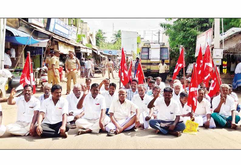 மாட்டுவண்டி மணல் குவாரி திறக்கக்கோரி: மார்க்சிஸ்ட் கம்யூனிஸ்டு கட்சியினர் சாலை மறியல் -43 பேர் கைது