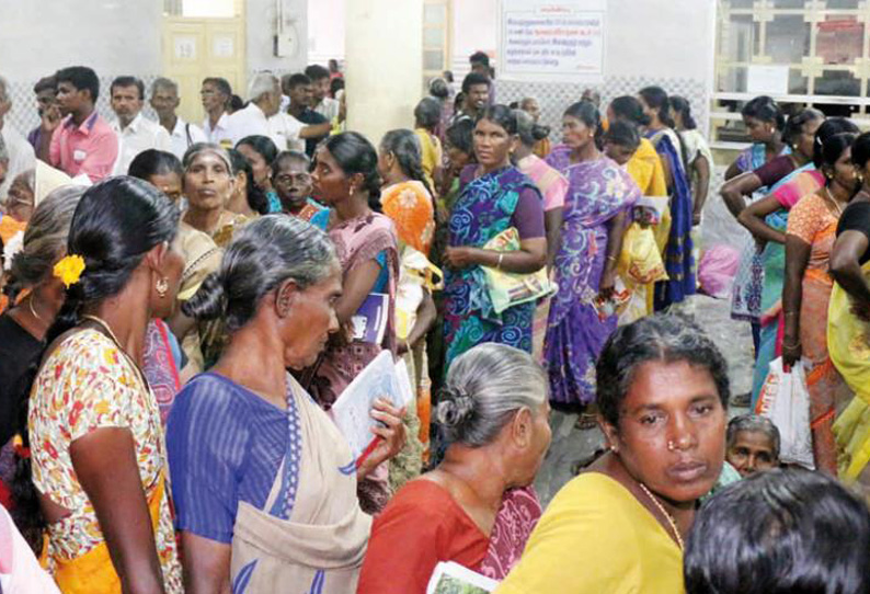 மத்திய அரசு ஊழியர்களுக்கு இணையான சம்பளம் வழங்கக்கோரி நெல்லையில் டாக்டர்கள் போராட்டம் நோயாளிகள் கடும் அவதி