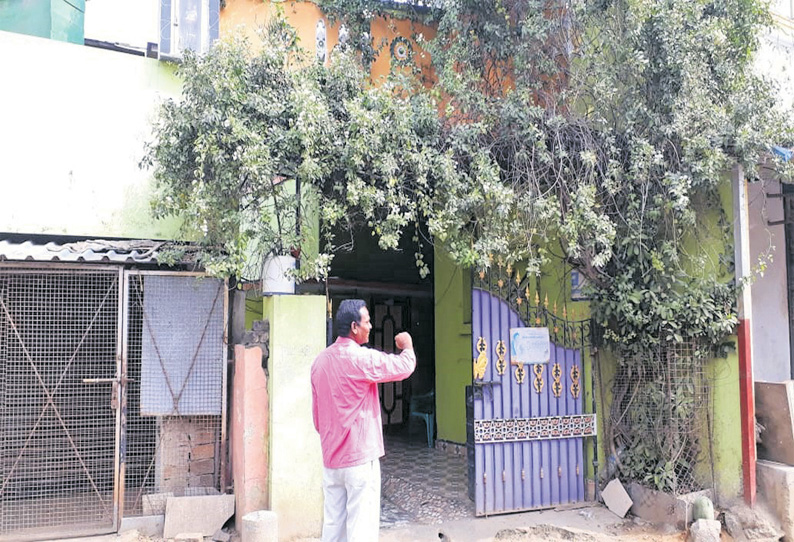 பல்லாவரம் அருகே லாரி உரிமையாளர் வீட்டில் பெட்ரோல் குண்டு வீச்சு; மர்மநபர்களுக்கு வலைவீச்சு