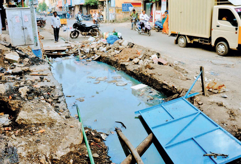 சூளைமேடு பிரகதீஸ்வரர் காலனியில் மழைநீர் கால்வாயில் கழிவுநீர் தேக்கம் தொற்றுநோய் அபாயம்