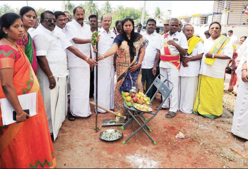 குமாரபாளையம் நகராட்சி பகுதியில் ரூ.11 கோடி மதிப்பீட்டில் சாலை மேம்பாட்டு பணிகள் அமைச்சர் தங்கமணி தொடங்கி வைத்தார்