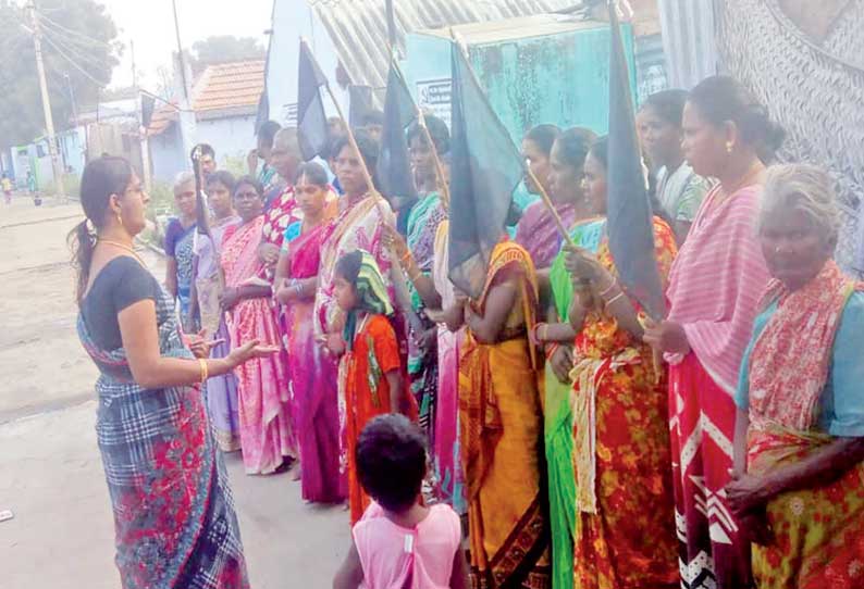 விருதுநகர் மாவட்டத்தில் வீடுகளில் கருப்புக்கொடி ஏற்றிய பட்டாசு ஆலை தொழிலாளர்கள்