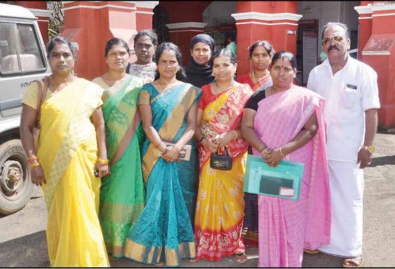 ஊட்டியில் குறைதீர்க்கும் கூட்டம் இலவச வீட்டுமனை கேட்டு கலெக்டரிடம் பெண்கள் மனு