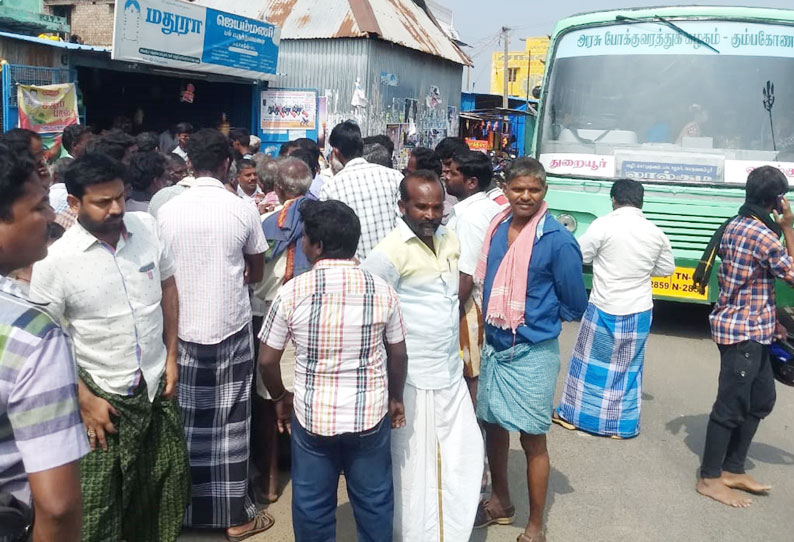 செட்டிகுளம் ஆரம்ப சுகாதார நிலையத்தை அரசு மருத்துவமனையாக தரம் உயர்த்த கோரி பொதுமக்கள் சாலை மறியல்