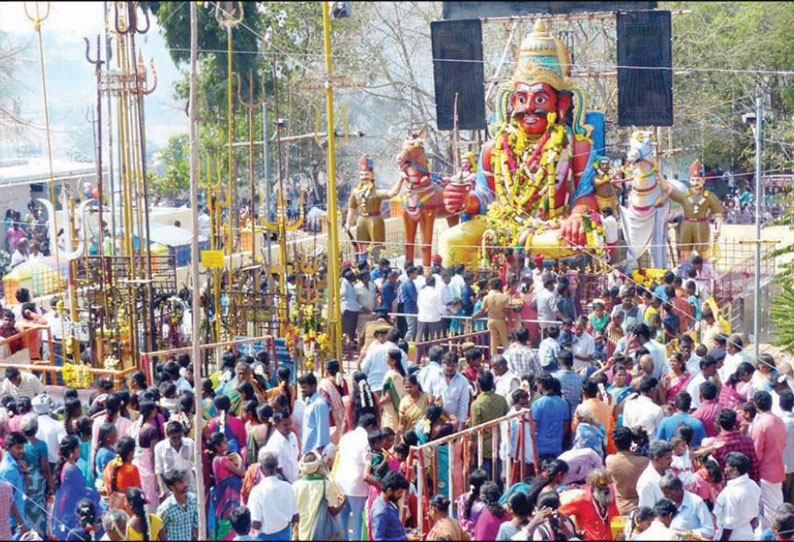 பி.அக்ரகாரத்தில் முனியப்பசாமி கோவில் திருவிழா - ஆடு,கோழிகளை பலியிட்டு பக்தர்கள் நேர்த்திக்கடன்