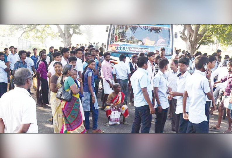 நிறுத்தப்பட்ட பஸ்சை மீண்டும் இயக்கக்கோரி பொதுமக்கள் சாலை மறியல் போக்குவரத்து பாதிப்பு