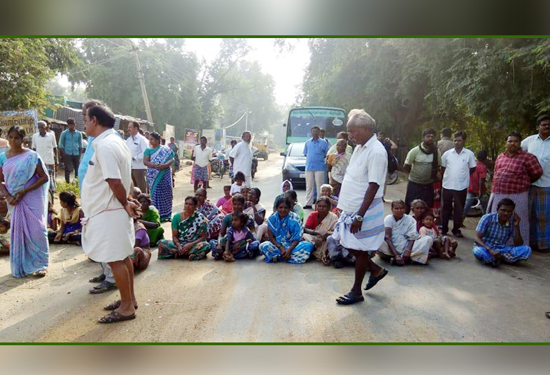 போளூர் அருகே மோட்டார் சைக்கிளில் மணல் கடத்தும் கும்பலால் விபத்து பொதுமக்கள் சாலை மறியல்