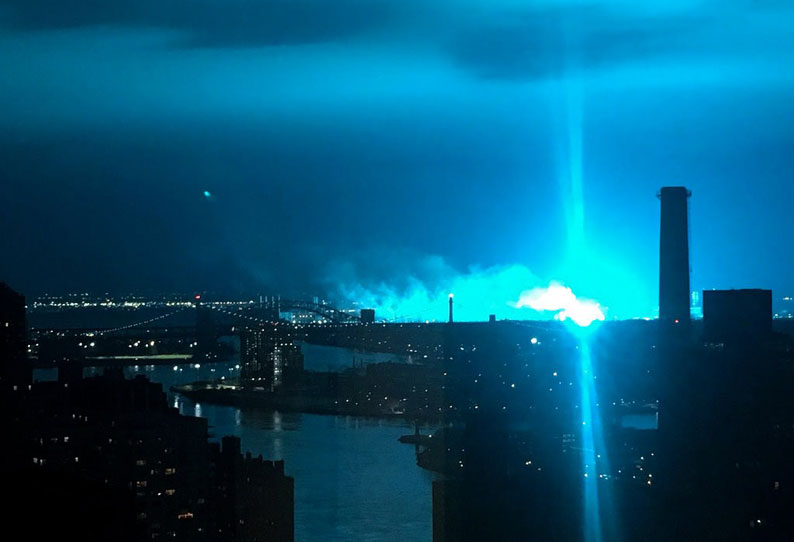 உலகச் செய்திகள்!  - Page 72 201812282019570161_New-York-Sky-Turns-Bright-Blue-After-Transformer-Explosion_SECVPF
