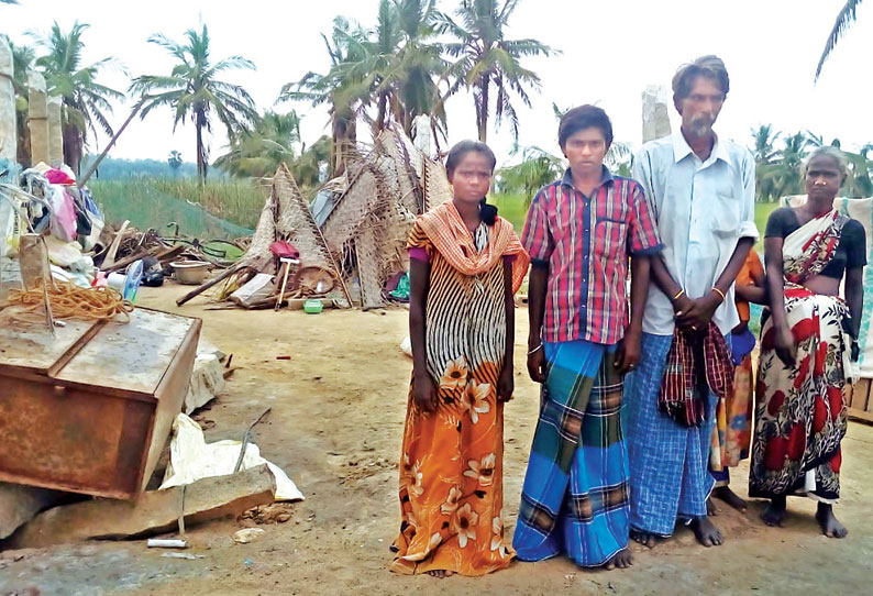 சேதம் அடைந்த குடிசையை சீரமைக்க மகனை ரூ.10 ஆயிரத்துக்கு கொத்தடிமையாக விற்ற பெற்றோர் - நெஞ்சை உலுக்கும் கஜா புயல் சோகம்