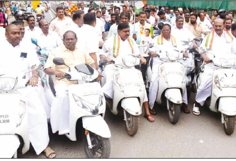 பொங்கல் இலவச பொருட்களுக்கு கவர்னர் முட்டுக்கட்டை நாராயணசாமி குற்றச்சாட்டு