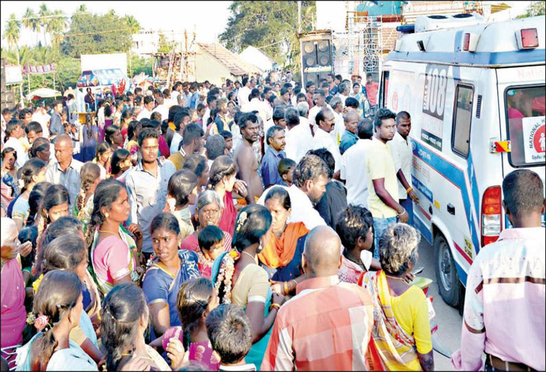 கோவில் கும்பாபிஷேக விழாவின் போது தேனீக்கள் கொட்டியதில் 200-க்கும் மேற்பட்டோர் காயம்