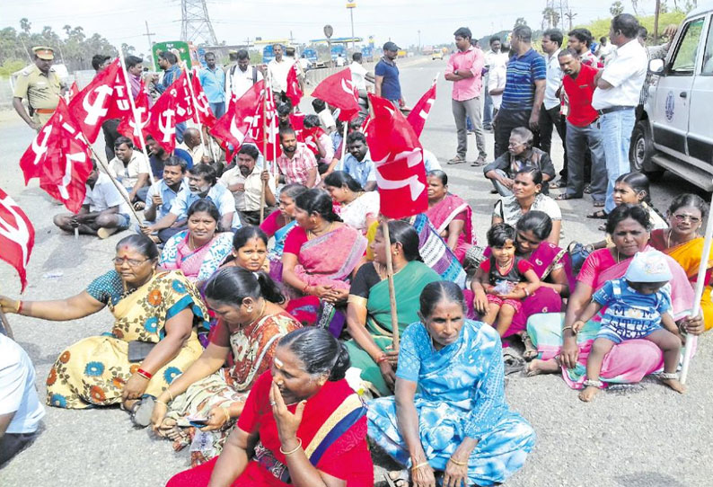 மீண்டும் வேலை வழங்கக்கோரி தனியார் நிறுவன தொழிலாளர்கள் குடும்பத்துடன் காத்திருப்பு போராட்டம்