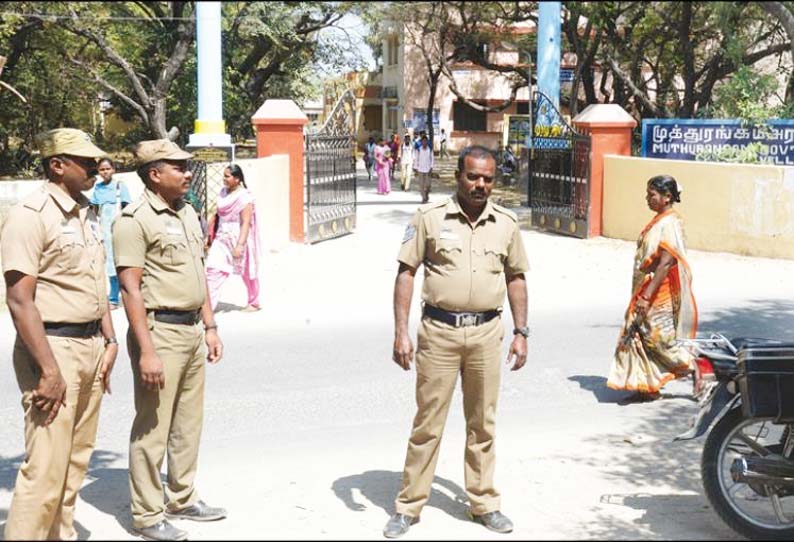 மீண்டும் போராட்டம் என்ற தகவலால் அரசு கலைக்கல்லூரி முன்பு போலீஸ் குவிப்பு