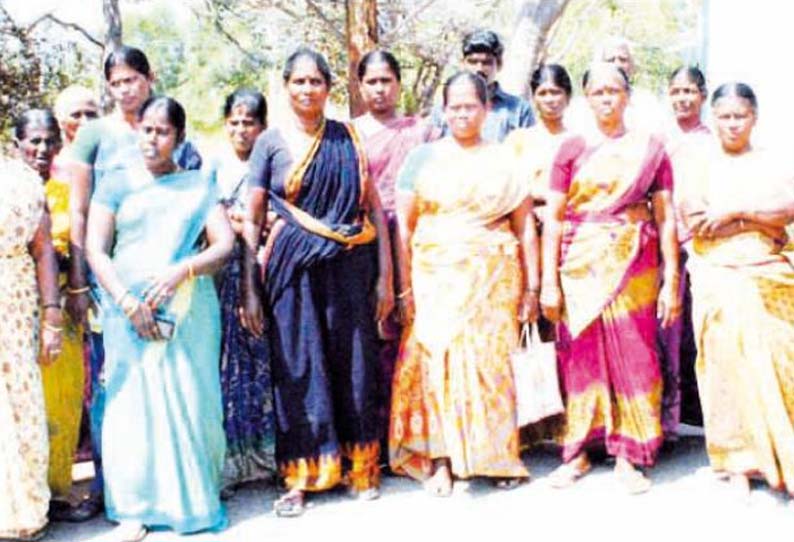 குடிநீர் கேட்டு பொதுமக்கள் கலெக்டரிடம் மனு குறைதீர்க்கும் நாள் கூட்டத்தில் கொடுத்தனர்