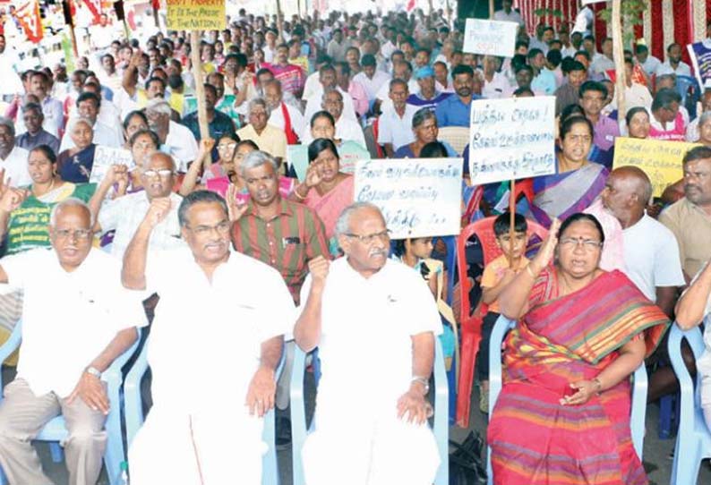 உருக்காலையை தனியார் மயமாக்கும் முயற்சியை கண்டித்து தொழிற்சங்கத்தினர் போராட்டம்