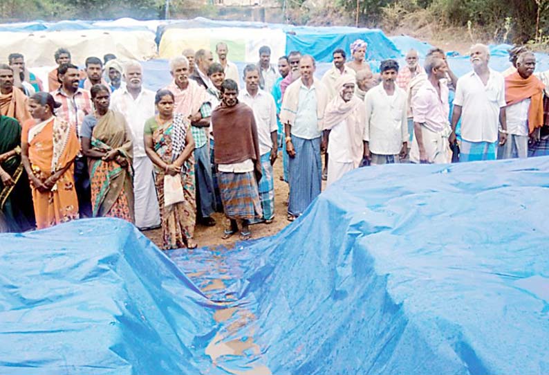 ஒழுங்குமுறை விற்பனை கூட அதிகாரிகளை கண்டித்து விவசாயிகள் போராட்டம்