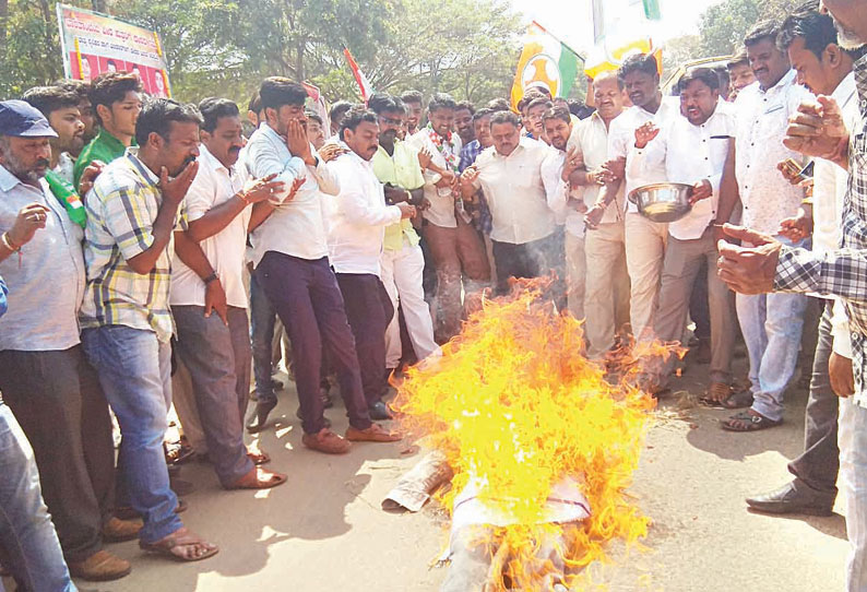 வேலை வாய்ப்பு குறித்து பிரதமர் மோடியின் கருத்துக்கு எதிர்ப்பு