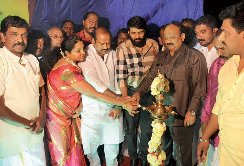 தமிழர்களும், கன்னடர்களும் ஒற்றுமையாக வாழ வேண்டும் நடிகர் சந்தானம் பேச்சு