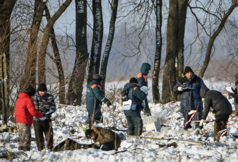 ரஷியாவில் 71 பேரை பலிகொண்ட விமான விபத்து குறித்து விசாரணை தீவிரம் ரஷியாவில் 71 பேரை பலிகொண்ட விமான விபத்து குறித்து விசாரணை தீவிரம்