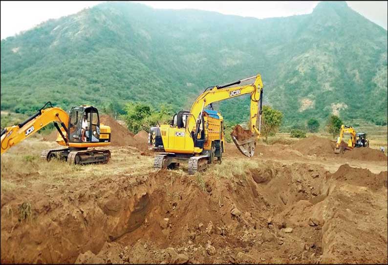 கம்பம் மலையடிவார பகுதியில் மண் அள்ளுவதை தடுக்க நடவடிக்கை எடுக்க வேண்டும் பொதுமக்கள் கோரிக்கை