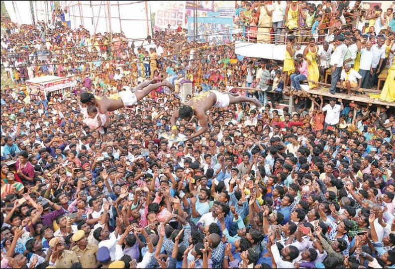 காவேரிப்பட்டணத்தில் அங்காளம்மன், பூங்காவனத்தம்மன் மயான கொள்ளை தேர்த்திருவிழா