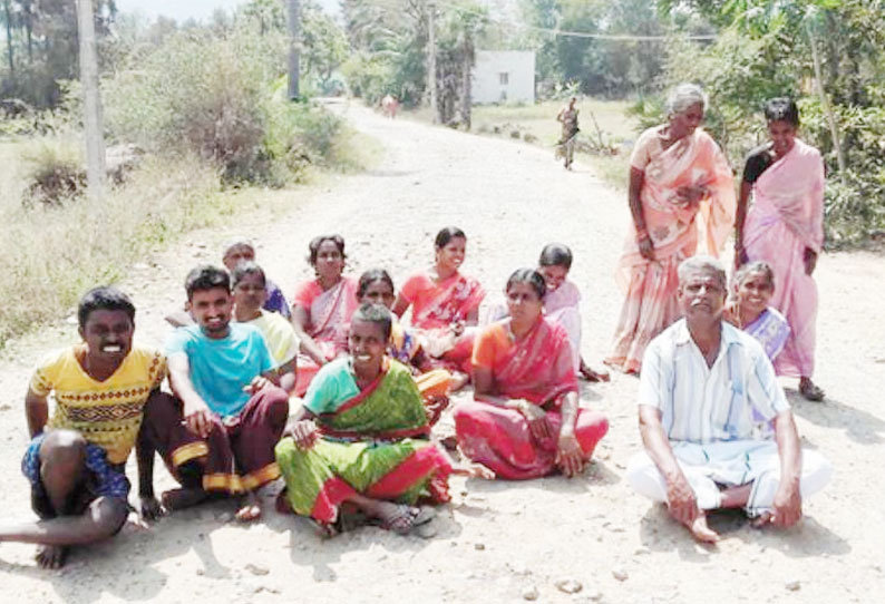 கண்ணமங்கலம் அருகே குண்டும், குழியுமான சாலையை சீரமைக்கக்கோரி மறியல்