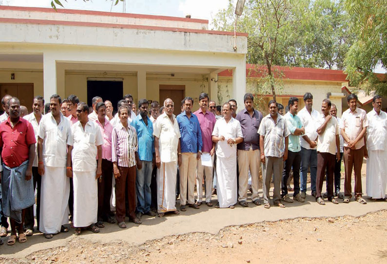 கோவில்பட்டி உதவி கலெக்டர் அலுவலகத்தை தீப்பெட்டி உற்பத்தியாளர்கள் முற்றுகை