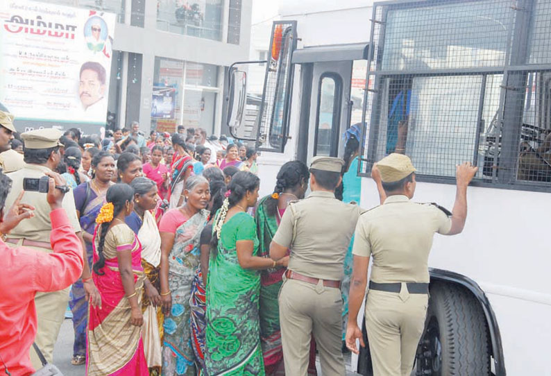 பல்வேறு கோரிக்கைகளை வலியுறுத்தி சத்துணவு ஊழியர்கள் சாலை மறியல் 188 பேர் கைது