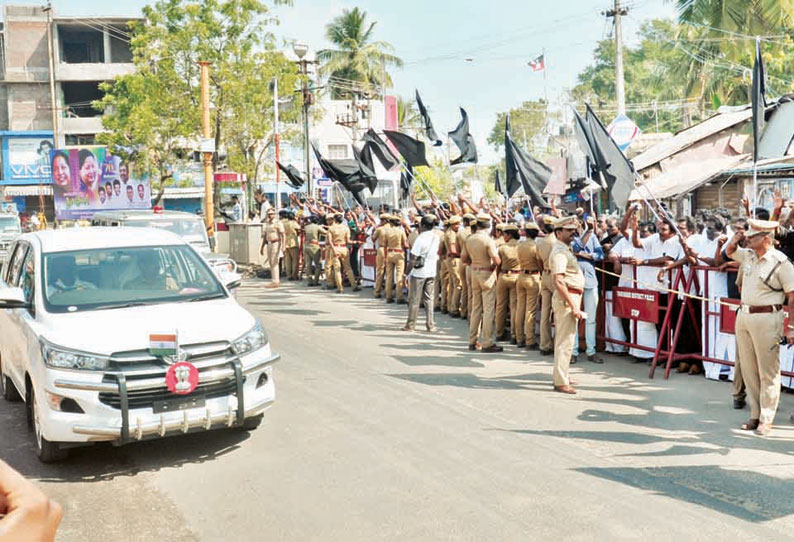 கவர்னருக்கு எதிர்ப்பு: தி.மு.க.- விடுதலை சிறுத்தைகள் கட்சியினர் கருப்புக்கொடி காட்டி ஆர்ப்பாட்டம்