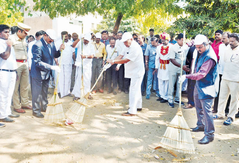 நாகையில் தூய்மை விழிப்புணர்வு பேரணி கவர்னர் தொடங்கி வைத்தார்