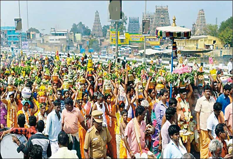 மாசிப்பெருவிழாவையொட்டி விருத்தாசலம் அங்காளம்மன் கோவிலுக்கு பால்குடம் எடுத்து பக்தர்கள் ஊர்வலம்