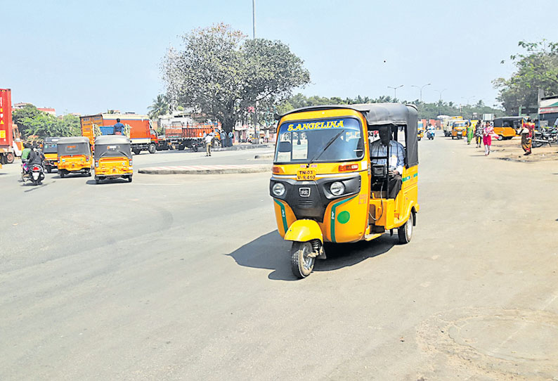 ஸ்கூட்டரில் சென்ற பெண், கன்டெய்னர் லாரி மோதி சாவு