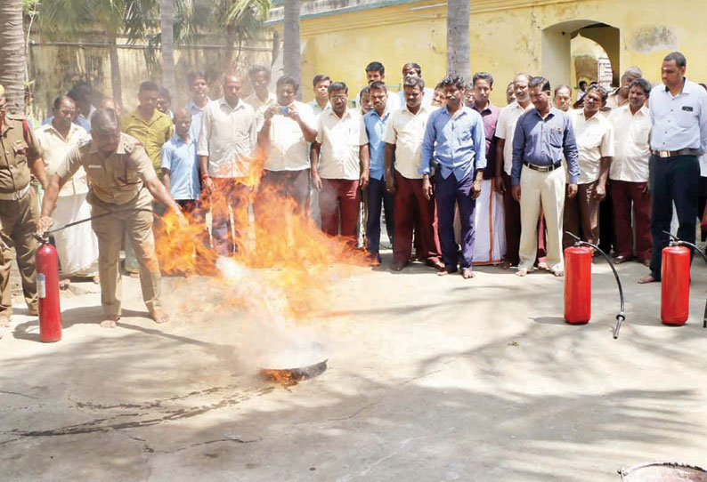 மாரியம்மன் கோவிலில் தீ தடுப்பு ஒத்திகை