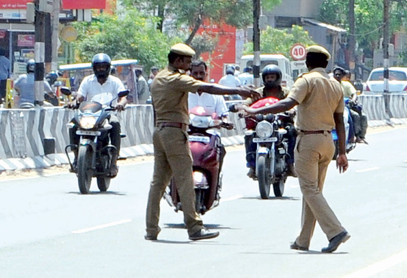 மோட்டார் சைக்கிள்களை போலீசார் மறிப்பதால் வாகன ஓட்டிகள் அவதி